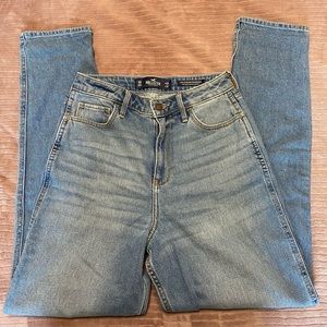 Hollister Ultra Curvy Mom Jeans Medium Washed Size 5R 27W